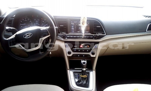 Comprar Usado Hyundai Elantra Vermelho Carro em N'zeto em Zaire Comprar Usado Hyundai Elantra Vermelho Carro em N'zeto em Zaire