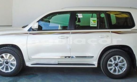 Acheter Occasion Voiture Toyota Land Cruiser Blanc à Luanda, Province de Luanda Acheter Occasion Voiture Toyota Land Cruiser Blanc à Luanda, Province de Luanda