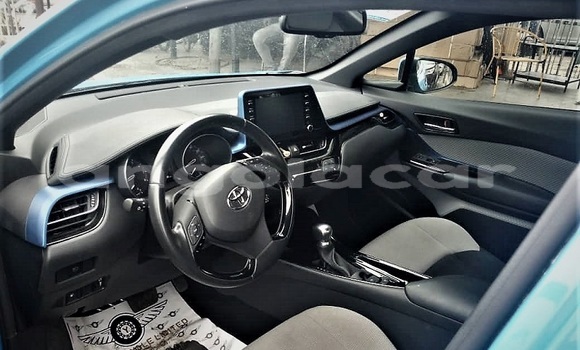 Comprar Usado Toyota C-HR Azul Carro em Luena em Moxico Comprar Usado Toyota C-HR Azul Carro em Luena em Moxico