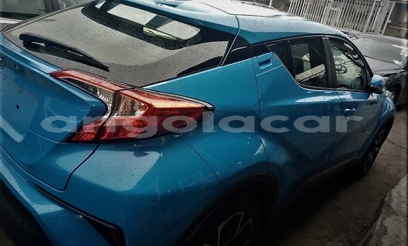 Comprar Usado Toyota C-HR Azul Carro em Luena em Moxico Comprar Usado Toyota C-HR Azul Carro em Luena em Moxico