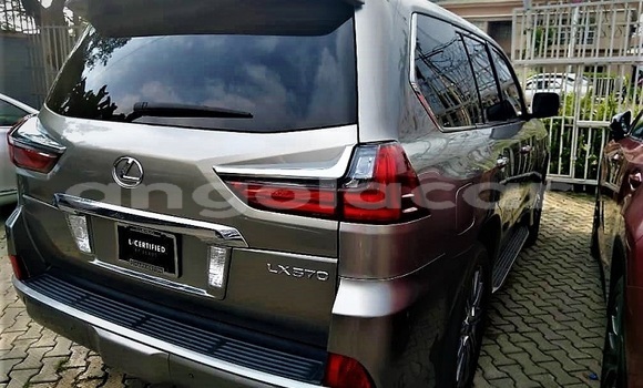 Acheter Occasion Voiture Lexus LX 570 Gris à Luena, Moxico Acheter Occasion Voiture Lexus LX 570 Gris à Luena, Moxico