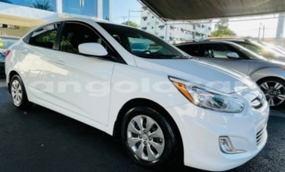 Acheter Occasion Voiture Hyundai Accent Blanc à Luanda, Province de Luanda