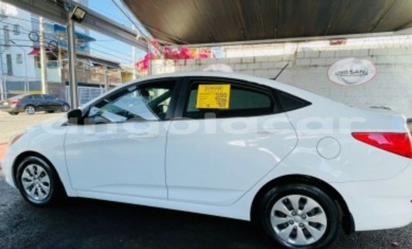 Acheter Occasion Voiture Hyundai Accent Blanc à Luanda, Province de Luanda Acheter Occasion Voiture Hyundai Accent Blanc à Luanda, Province de Luanda