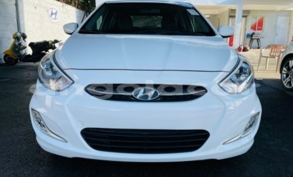 Acheter Occasion Voiture Hyundai Accent Blanc à Luanda, Province de Luanda Acheter Occasion Voiture Hyundai Accent Blanc à Luanda, Province de Luanda