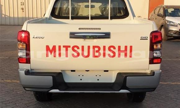 Comprar Usado Mitsubishi L200 Branco Carro em Benguela em Benguela Comprar Usado Mitsubishi L200 Branco Carro em Benguela em Benguela