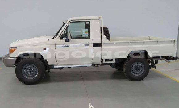 Comprar Usado Toyota Land Cruiser Branco Carro em Luanda em Luanda Province