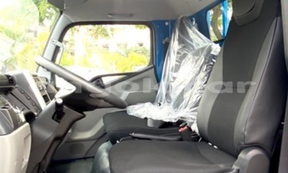 Buy New Mitsubishi Carisma Blue Car in Luena in Moxico Buy New Mitsubishi Carisma Blue Car in Luena in Moxico