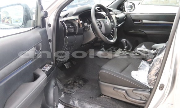 Comprar Usado Toyota Hilux Prata Carro em Benguela em Benguela Comprar Usado Toyota Hilux Prata Carro em Benguela em Benguela
