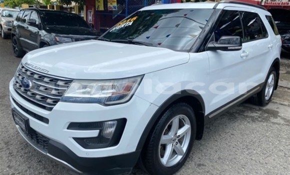 Buy Used Ford Explorer White Car in Luena in Moxico Buy Used Ford Explorer White Car in Luena in Moxico
