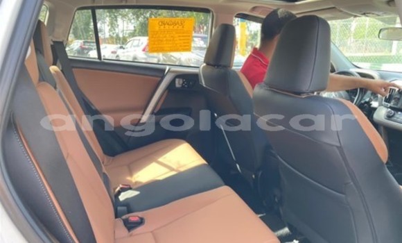 Acheter Occasion Voiture Toyota RAV4 Blanc à N'zeto, Zaïre Acheter Occasion Voiture Toyota RAV4 Blanc à N'zeto, Zaïre