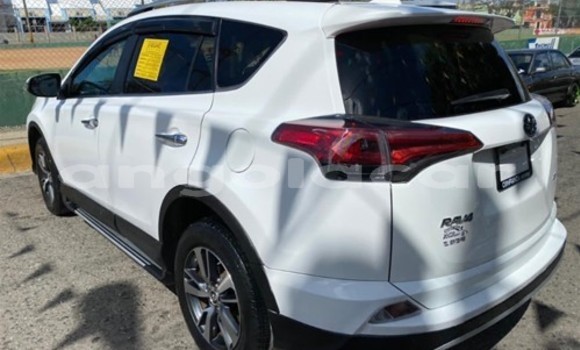 Acheter Occasion Voiture Toyota RAV4 Blanc à N'zeto, Zaïre Acheter Occasion Voiture Toyota RAV4 Blanc à N'zeto, Zaïre