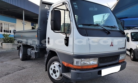 Buy Used Mitsubishi Carisma Other Car in Moçâmedes in Namibe Province Buy Used Mitsubishi Carisma Other Car in Moçâmedes in Namibe Province