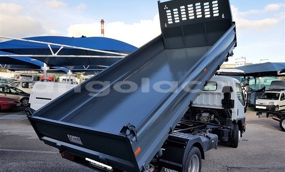 Comprar Usado Mitsubishi Carisma Outro Carro em Moçâmedes em Namibe Province Comprar Usado Mitsubishi Carisma Outro Carro em Moçâmedes em Namibe Province