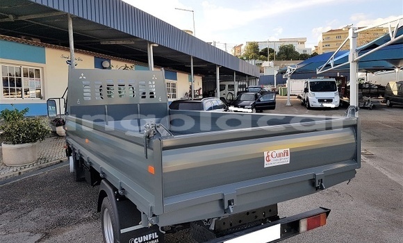 Comprar Usado Mitsubishi Carisma Outro Carro em Moçâmedes em Namibe Province Comprar Usado Mitsubishi Carisma Outro Carro em Moçâmedes em Namibe Province