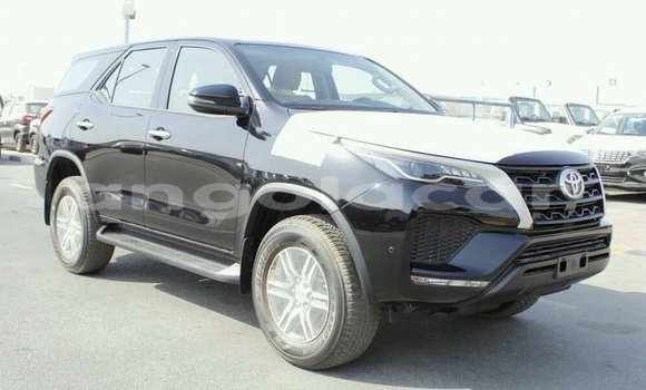 Comprar Usado Toyota Fortuner Preto Carro em Caala em Huambo