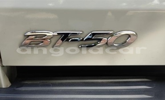 Comprar Novo Mazda BT-50 Branco Carro em Luena em Moxico Comprar Novo Mazda BT-50 Branco Carro em Luena em Moxico