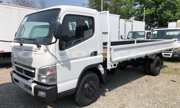 Comprar Usado Mitsubishi Colt Branco Carro em N'zeto em Zaire Comprar Usado Mitsubishi Colt Branco Carro em N'zeto em Zaire