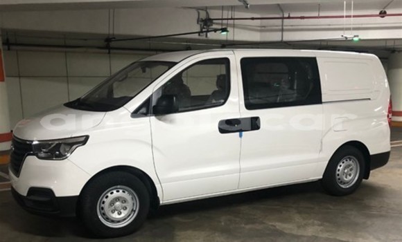 Comprar Usado Hyundai H1 Branco Carro em N'zeto em Zaire