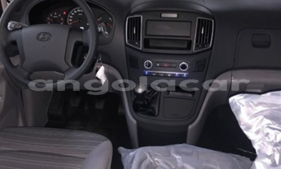 Acheter Occasion Voiture Hyundai H1 Blanc à N'zeto, Zaïre Acheter Occasion Voiture Hyundai H1 Blanc à N'zeto, Zaïre