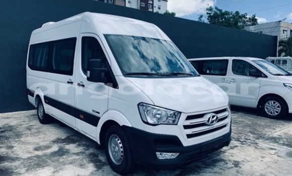 Acheter Occasion Voiture Hyundai H200 Blanc à Luena, Moxico Acheter Occasion Voiture Hyundai H200 Blanc à Luena, Moxico