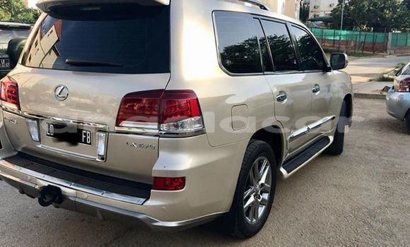 Comprar Usado Lexus LX 570 Prata Carro em Luanda em Luanda Province Comprar Usado Lexus LX 570 Prata Carro em Luanda em Luanda Province