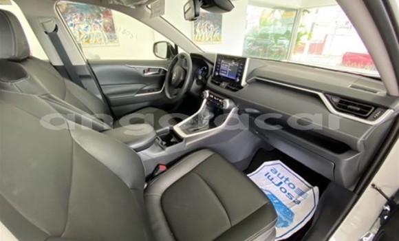 Comprar Usado Toyota RAV4 Branco Carro em Luena em Moxico Comprar Usado Toyota RAV4 Branco Carro em Luena em Moxico