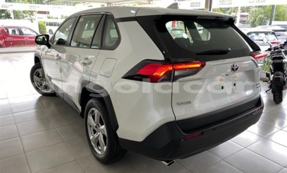 Comprar Usado Toyota RAV4 Branco Carro em Luena em Moxico Comprar Usado Toyota RAV4 Branco Carro em Luena em Moxico