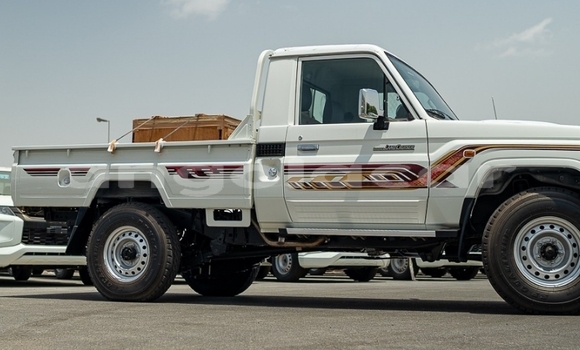 Acheter Neuf Voiture Toyota Land Cruiser Blanc à Luanda, Province de Luanda Acheter Neuf Voiture Toyota Land Cruiser Blanc à Luanda, Province de Luanda