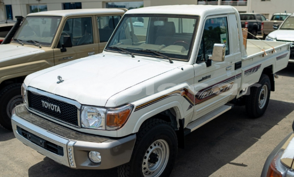 Acheter Neuf Voiture Toyota Land Cruiser Blanc à Luanda, Province de Luanda Acheter Neuf Voiture Toyota Land Cruiser Blanc à Luanda, Province de Luanda