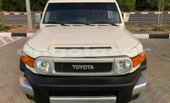 Buy Used Toyota FJ Cruiser White Car in Benguela in Benguela