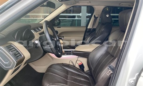 Buy Used Land Rover Range Rover White Car in Luena in Moxico Buy Used Land Rover Range Rover White Car in Luena in Moxico