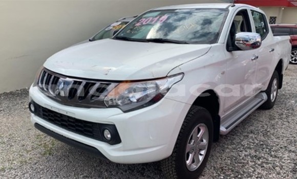 Buy New Mitsubishi L200 White Car in Luena in Moxico Buy New Mitsubishi L200 White Car in Luena in Moxico