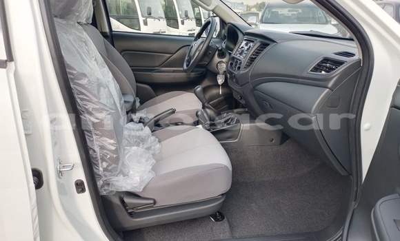 Buy Used Renault Duster Silver Car in Benguela in Benguela Buy Used Renault Duster Silver Car in Benguela in Benguela