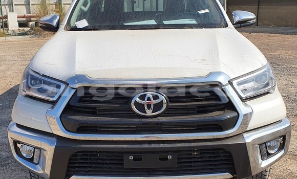 Buy Used Toyota Hilux White Car in Benguela in Benguela