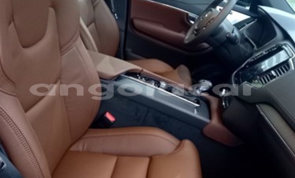 Comprar Usado Volvo XC90 Preto Carro em Luena em Moxico Comprar Usado Volvo XC90 Preto Carro em Luena em Moxico