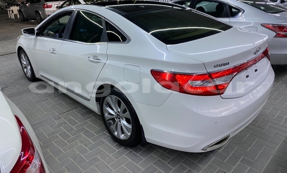 Buy Used Hyundai Azera White Car in Benguela in Benguela Buy Used Hyundai Azera White Car in Benguela in Benguela