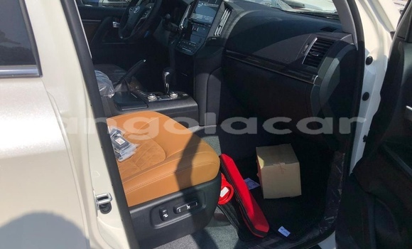 Buy Used Toyota Land Cruiser White Car in Benguela in Benguela Buy Used Toyota Land Cruiser White Car in Benguela in Benguela