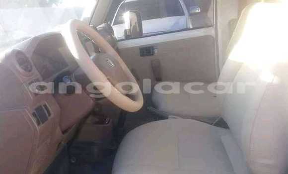 Comprar Usado Toyota Land Cruiser Branco Carro em Luanda em Luanda Province