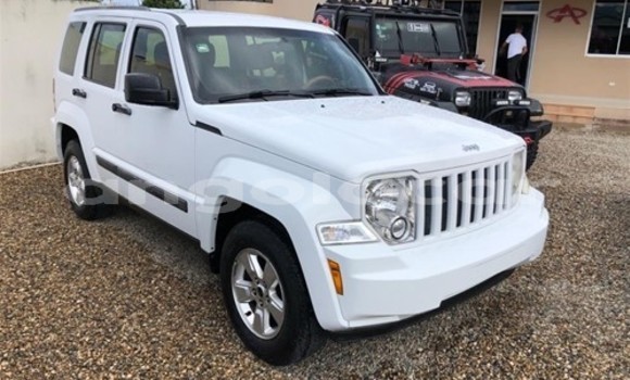 Comprar Usado Jeep Liberty Branco Carro em Luena em Moxico Comprar Usado Jeep Liberty Branco Carro em Luena em Moxico