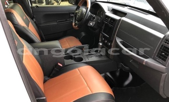 Comprar Usado Jeep Liberty Branco Carro em Luena em Moxico Comprar Usado Jeep Liberty Branco Carro em Luena em Moxico