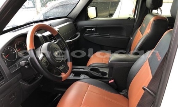 Comprar Usado Jeep Liberty Branco Carro em Luena em Moxico Comprar Usado Jeep Liberty Branco Carro em Luena em Moxico