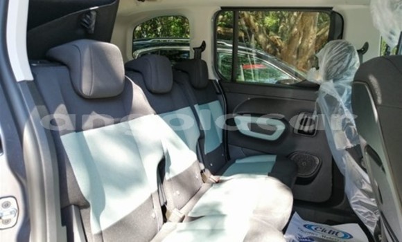 Buy Used Citroen Berlingo White Car in Luena in Moxico Buy Used Citroen Berlingo White Car in Luena in Moxico