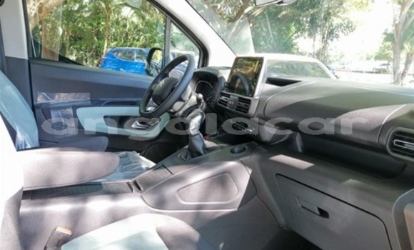 Buy Used Citroen Berlingo White Car in Luena in Moxico Buy Used Citroen Berlingo White Car in Luena in Moxico