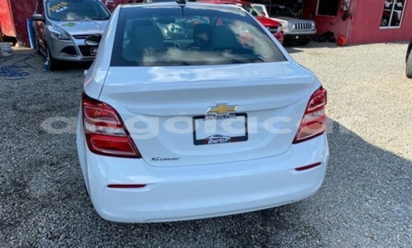 Comprar Usado Chevrolet Sonic Branco Carro em Luena em Moxico Comprar Usado Chevrolet Sonic Branco Carro em Luena em Moxico