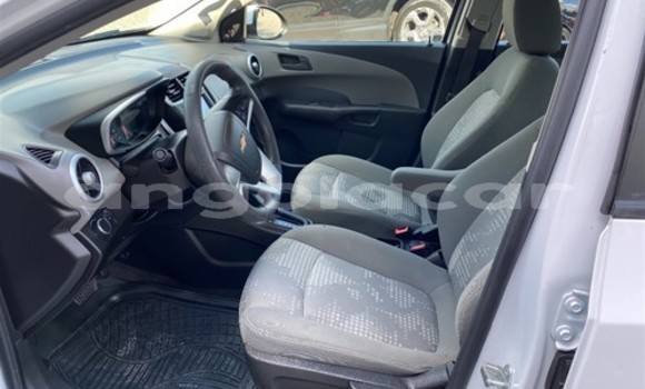 Comprar Usado Chevrolet Sonic Branco Carro em Luena em Moxico Comprar Usado Chevrolet Sonic Branco Carro em Luena em Moxico