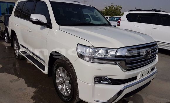 Acheter Occasion Voiture Toyota Land Cruiser Blanc à Luanda, Province de Luanda Acheter Occasion Voiture Toyota Land Cruiser Blanc à Luanda, Province de Luanda