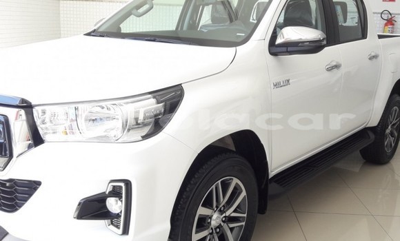 Comprar Usado Toyota Hilux Branco Carro em Luanda em Luanda Province