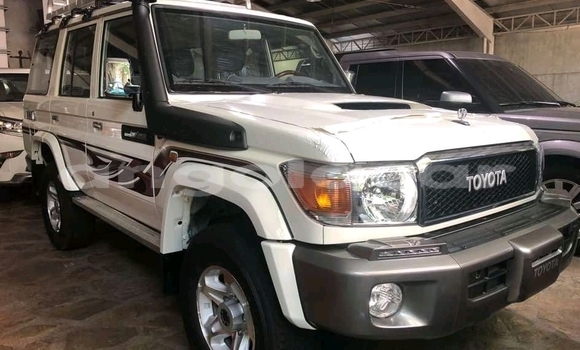 Acheter Occasion Voiture Toyota Land Cruiser Blanc à Luanda, Province de Luanda Acheter Occasion Voiture Toyota Land Cruiser Blanc à Luanda, Province de Luanda