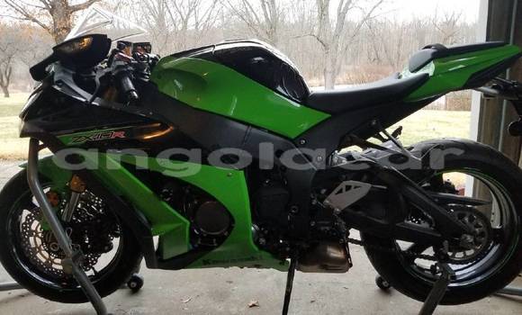 Comprar Usado Kawasaki Ninja ZX-10R Bege Moto em Luanda em Luanda Province Comprar Usado Kawasaki Ninja ZX-10R Bege Moto em Luanda em Luanda Province