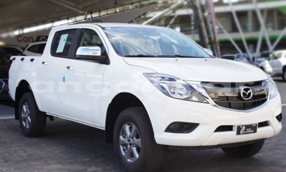 Comprar Usado Mazda BT-50 Branco Carro em Luena em Moxico